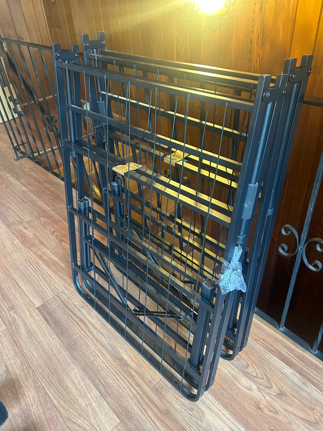 Zinus queen bed frame - photo 2