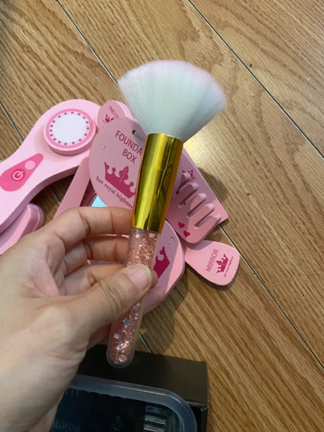 Her Royal Highness Pretend Play Makeup Set Toy image indicator(3)