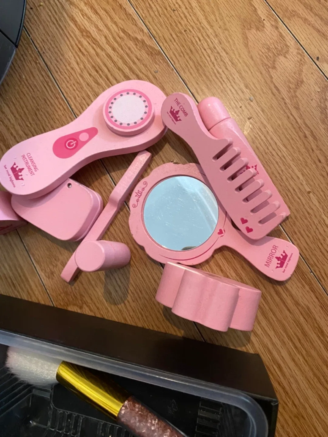 Her Royal Highness Pretend Play Makeup Set Toy image indicator(2)