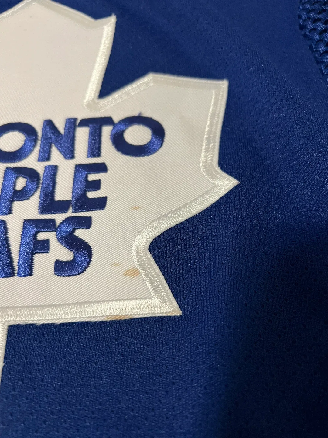 CCM Toronto Maple Leafs Youth Jersey - Size S/M image indicator(3)