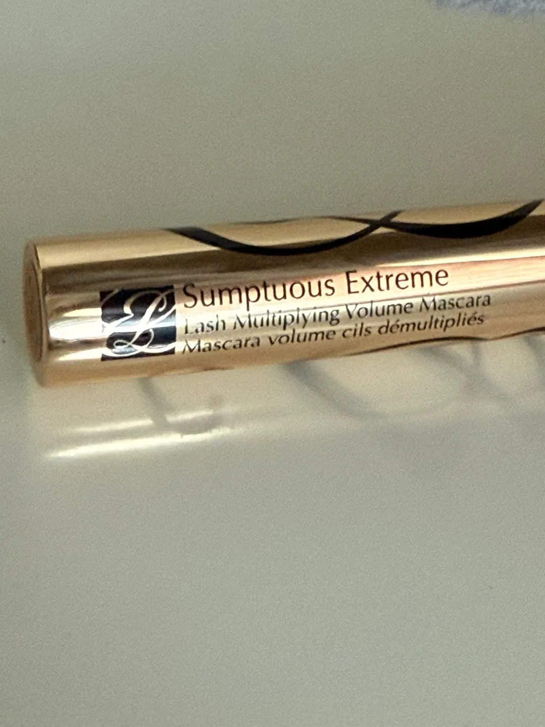 Estee Lauder Sumptuous Extreme Mascara image indicator(2)
