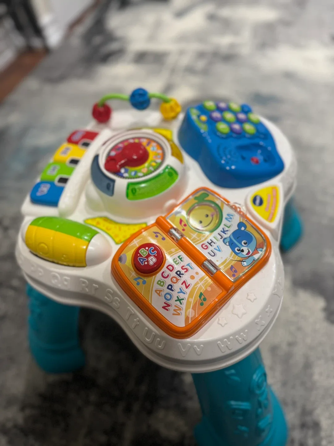 VTech Sit-to-Stand Learn and Discover Table image indicator(2)
