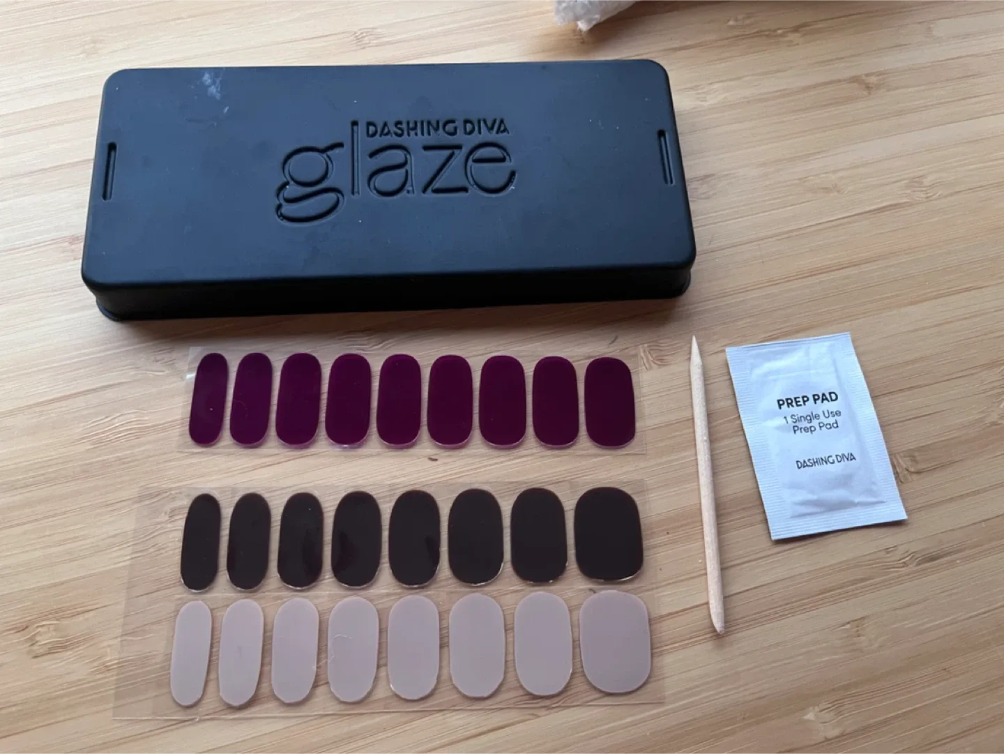 Dashing Diva Glaze Nail Strips with Prep Pad thumbnail