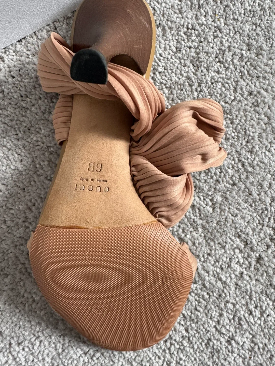 Gucci Heels, Size 6B image indicator(3)