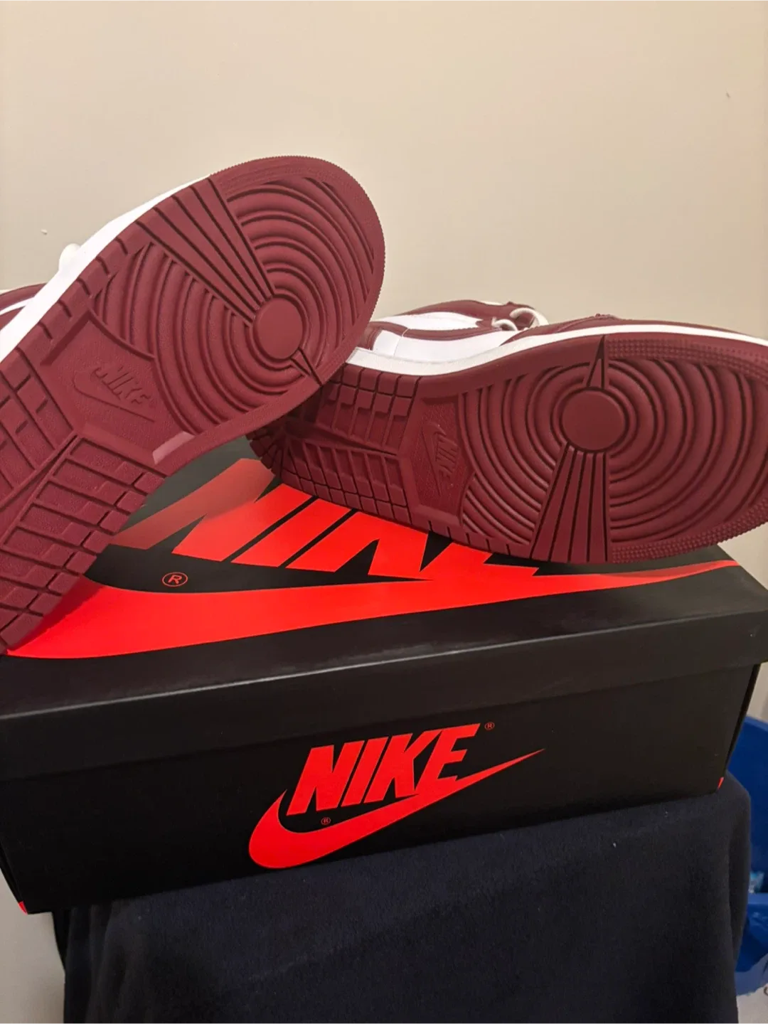Nike Air Jordan 1 High Bordeaux image indicator(4)