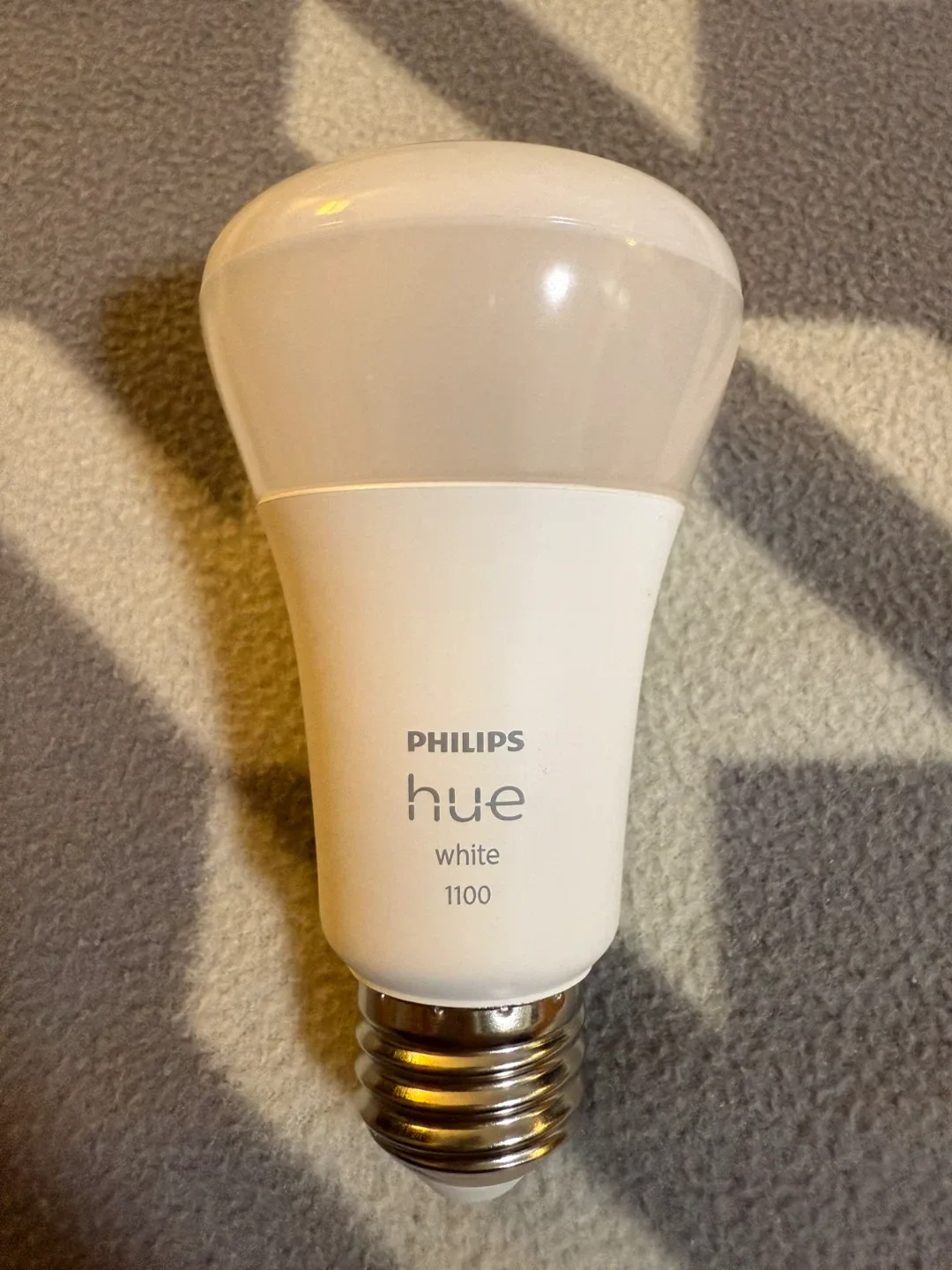 Philips Hue Smart LED Bulb, Warm White Light image indicator(3)