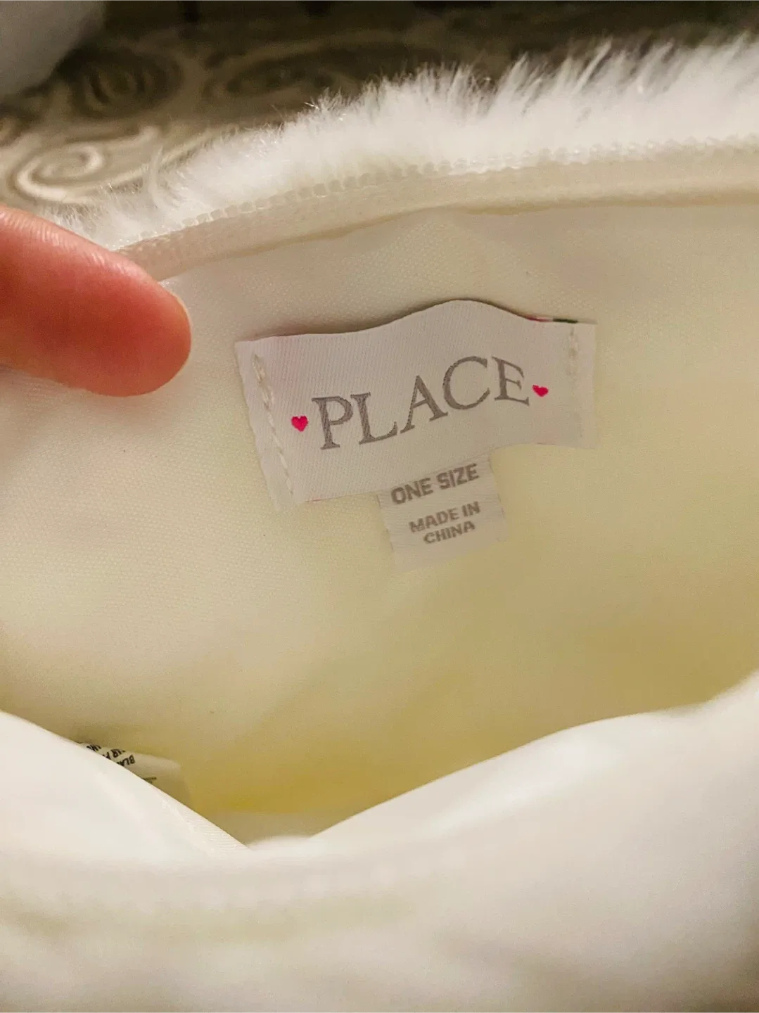 New (unused) PLACE White Faux Fur Purse image indicator(4)