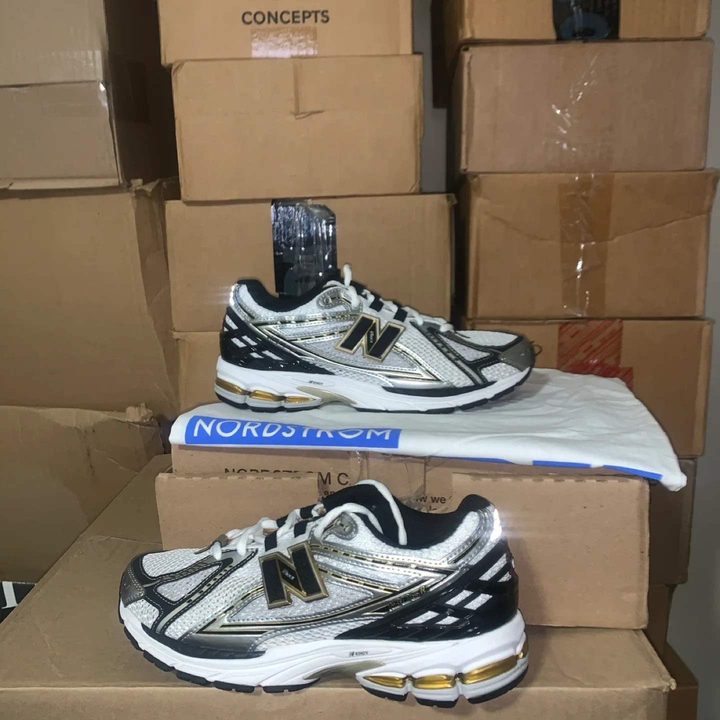 New Balance 1906R White/Gold US 7 image indicator(2)