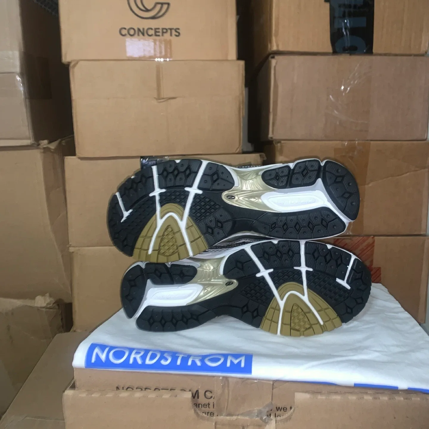 New Balance 1906R White/Gold US 7 image indicator(3)