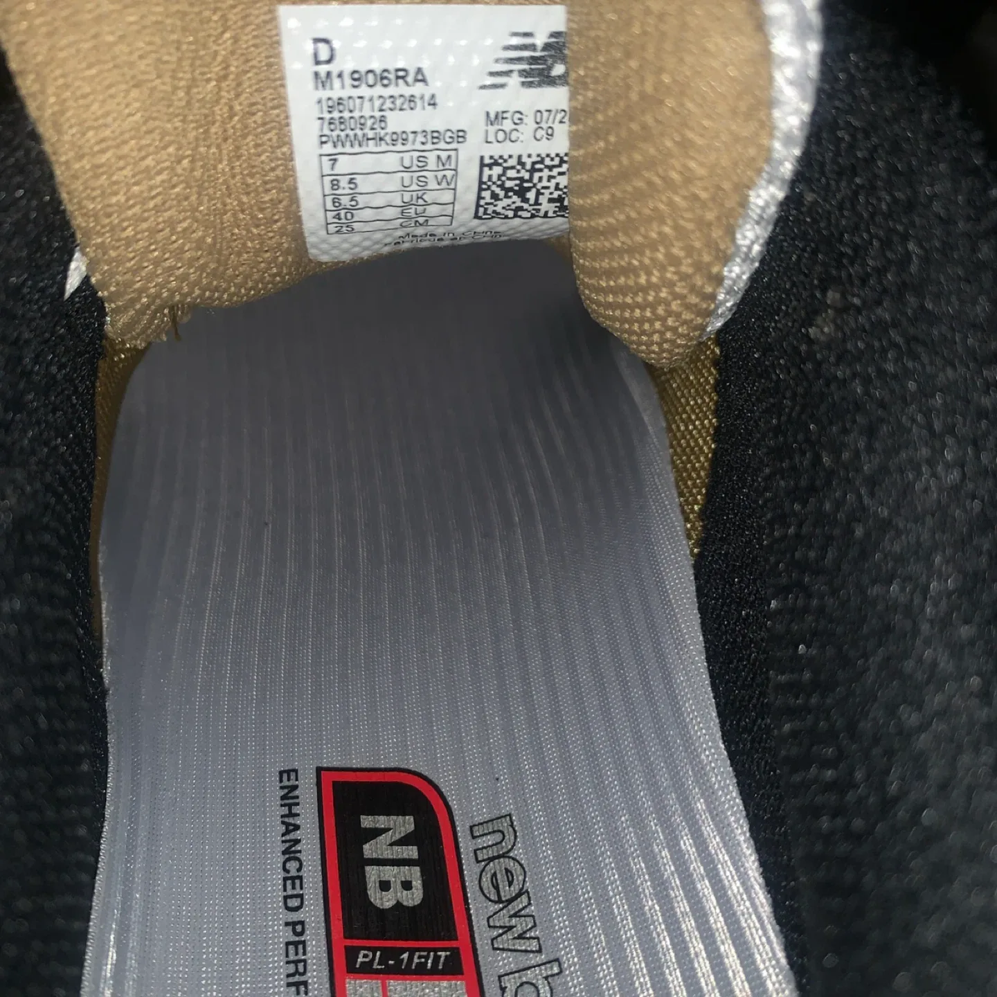 New Balance 1906R White/Gold US 7 image indicator(4)