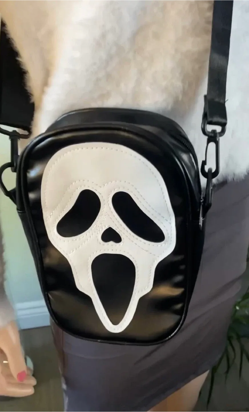 NEW Halloween Scream Ghostface Crossbody Bag image indicator(6)