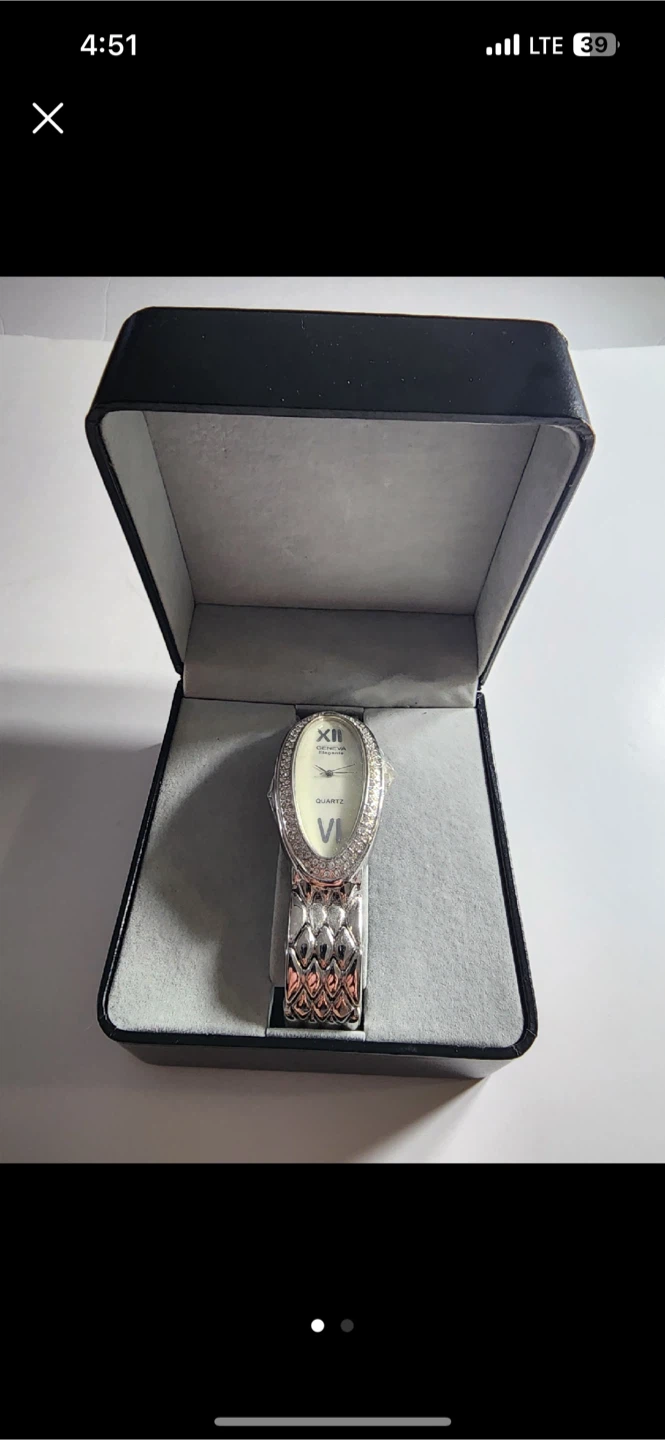 Geneva Quartz Watch with Rhinestones
