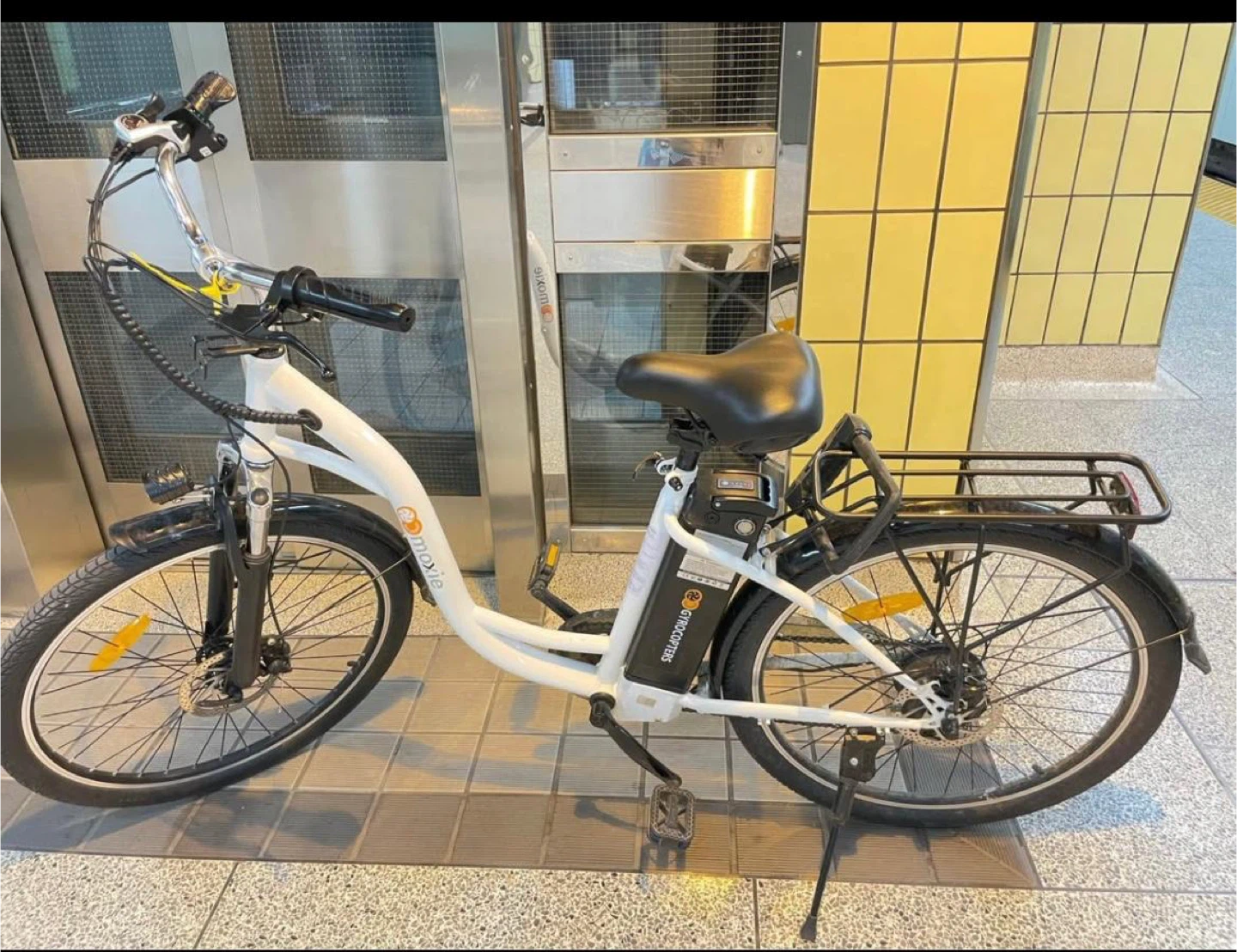 Electric Bicycle Lithium Battery & Tankx Helmet