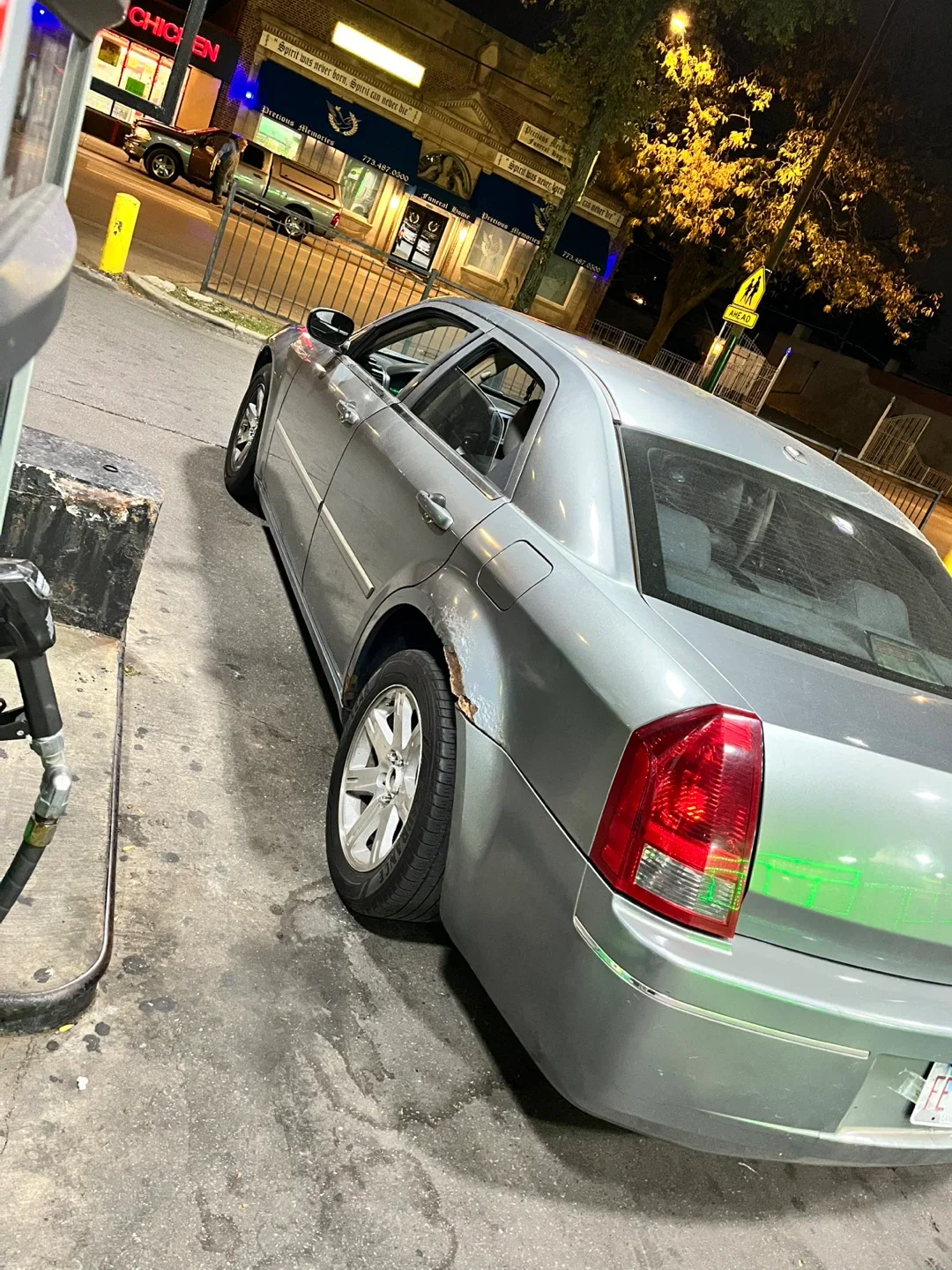 Chrysler 300 Sedan - Silver image indicator(3)