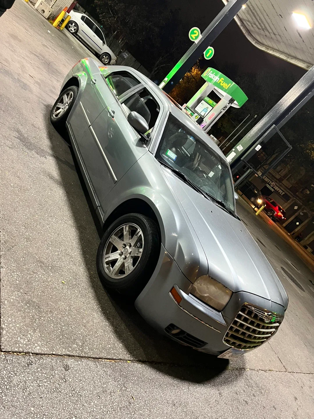 Chrysler 300 Sedan - Silver image indicator(2)