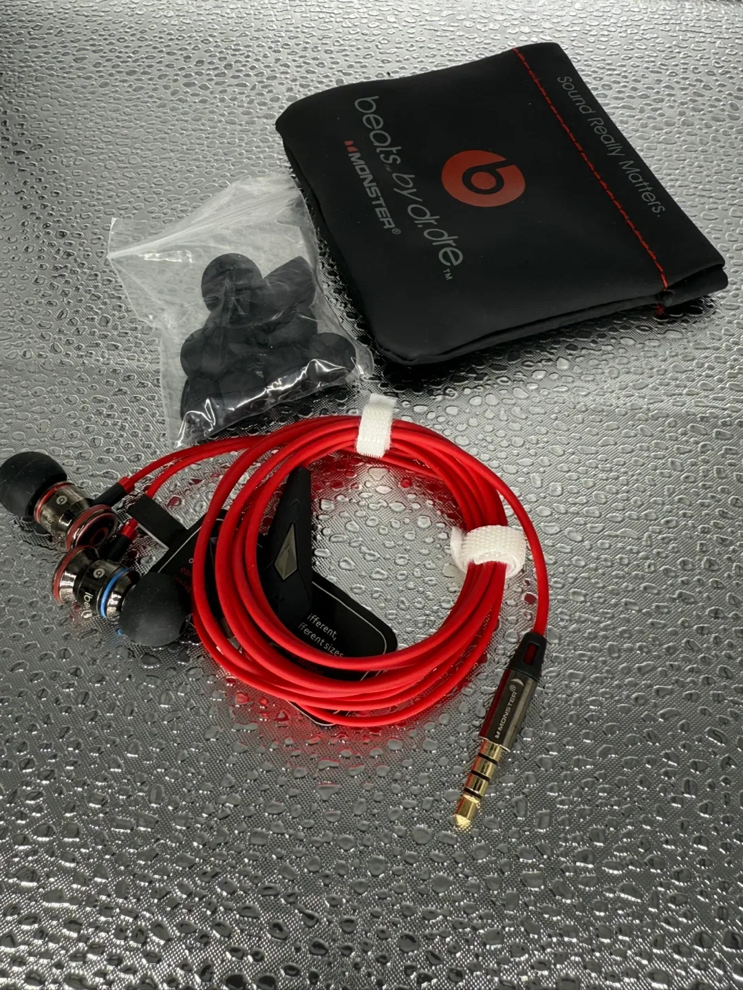 Beats by Dr. Dre Monster In-Ear Headphones image indicator(6)