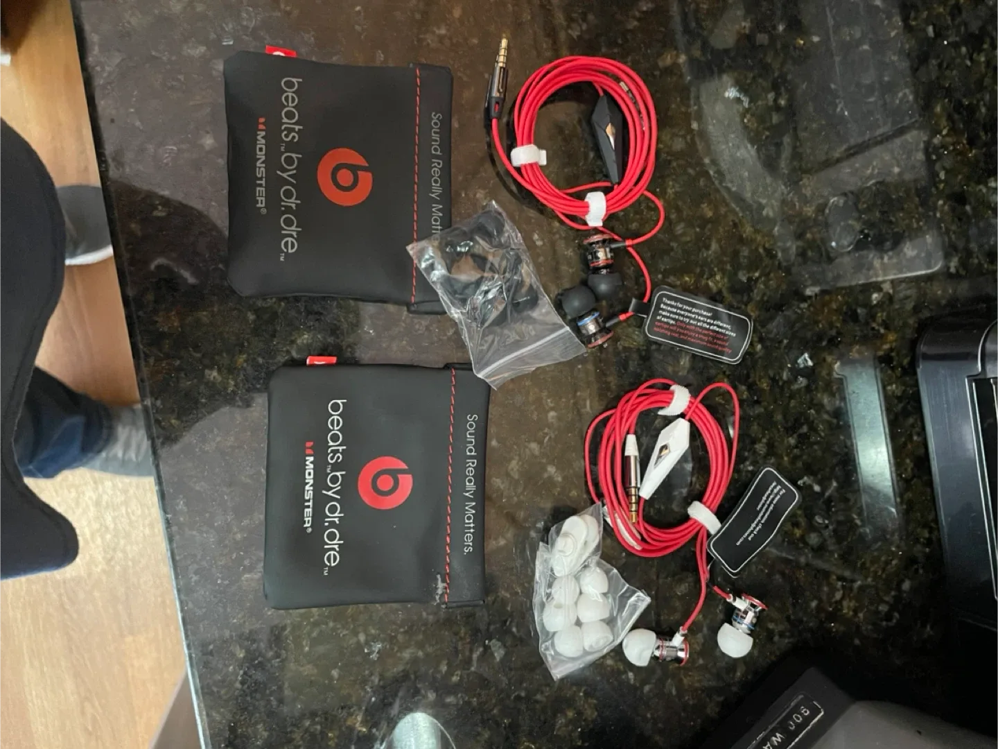Beats by Dr. Dre Monster In-Ear Headphones image indicator(2)