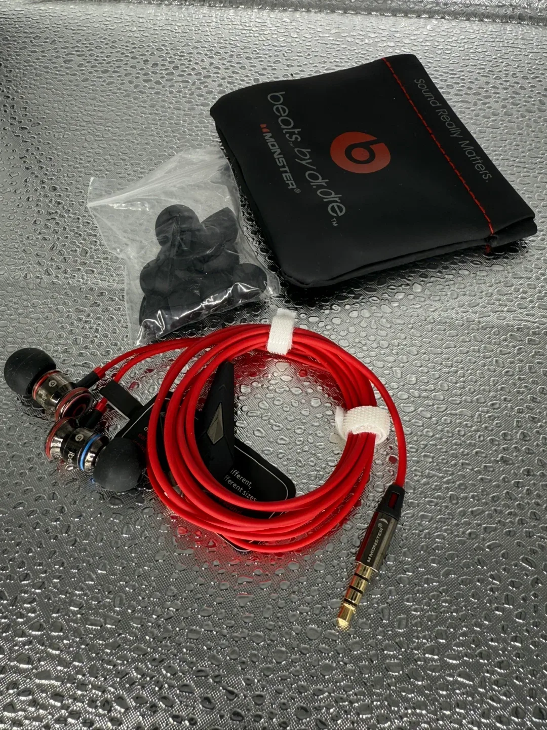 Beats by Dr. Dre Monster In-Ear Headphones image indicator(7)