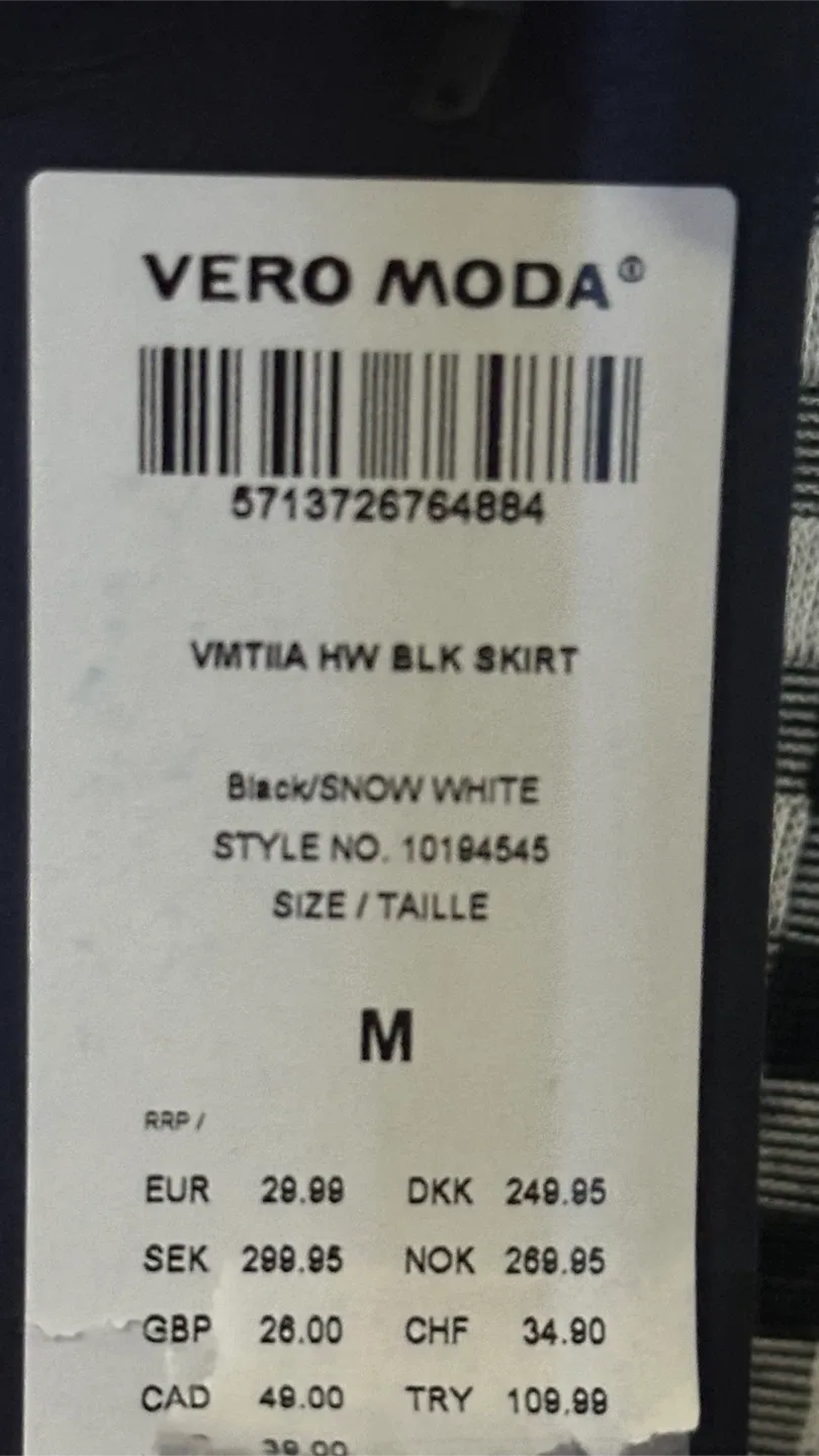 New Black/White Skirt - Size M image indicator(3)