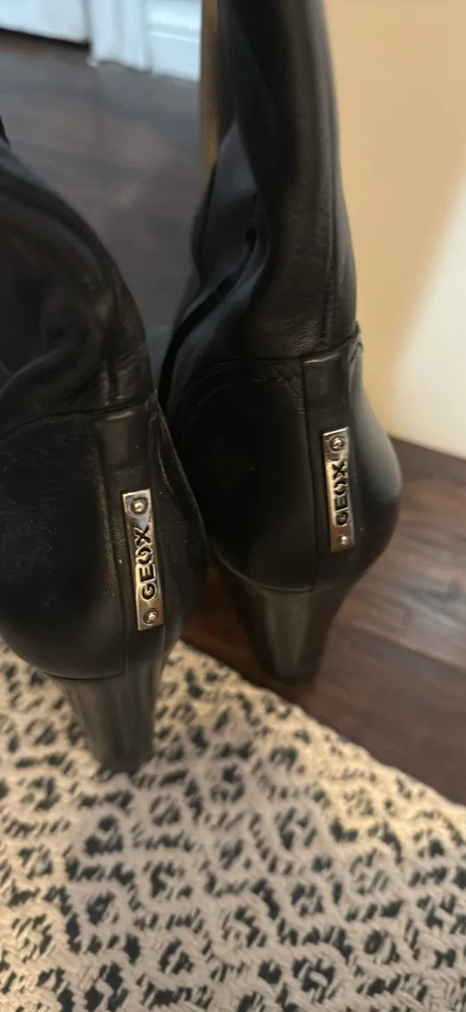 Geox Black Leather Knee High Boots image indicator(2)