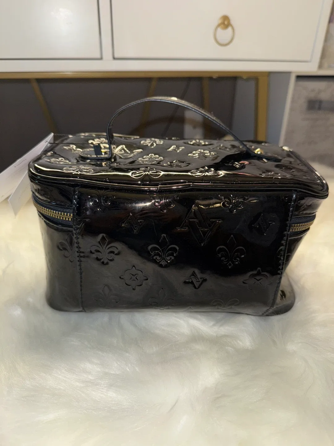 Adrienne Vittadini Black Cosmetic Case image indicator(3)