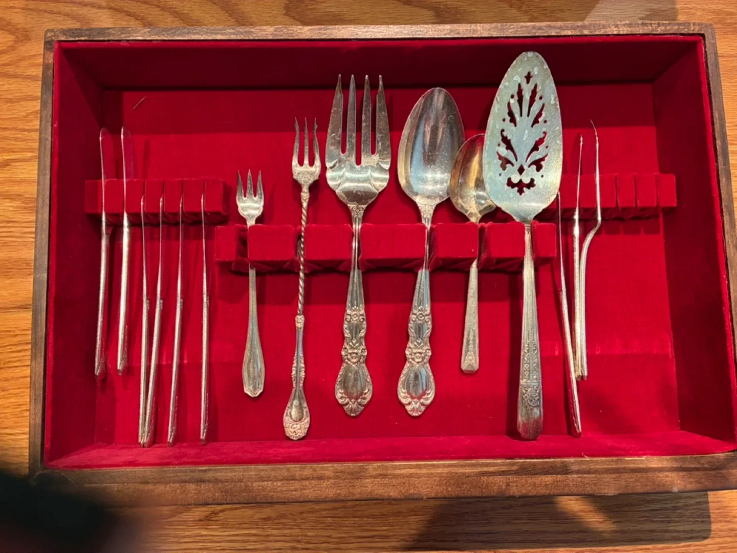 Community Plate Silverware Set with Box image indicator(4)