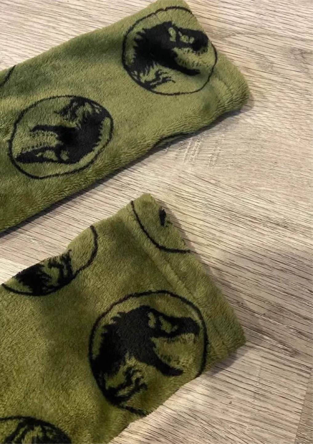 LIKE NEW Jurassic World Kids' Bath Robe - Size M/M(8) image indicator(6)