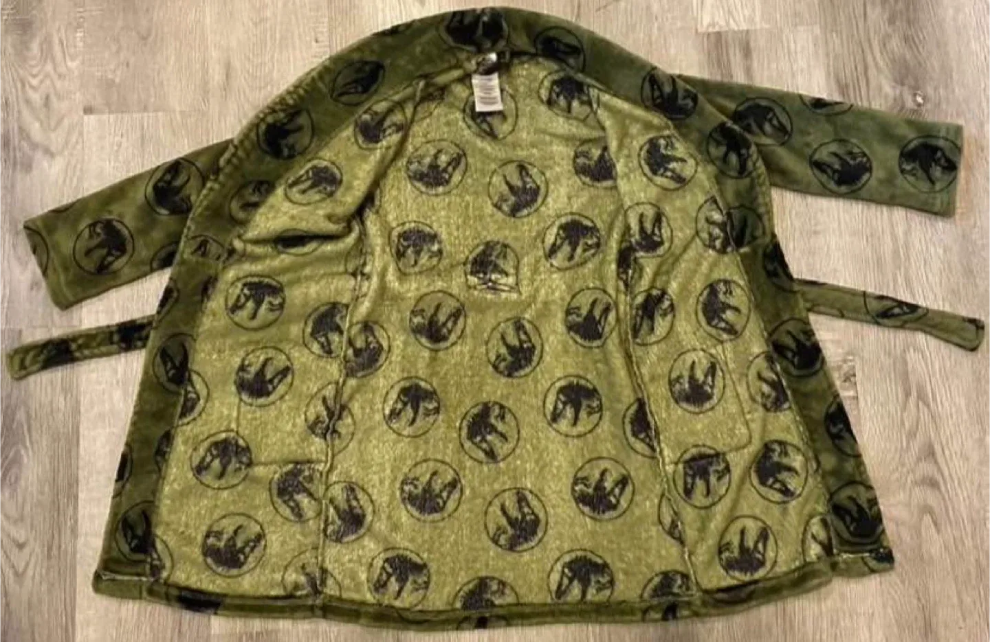 LIKE NEW Jurassic World Kids' Bath Robe - Size M/M(8) image indicator(7)