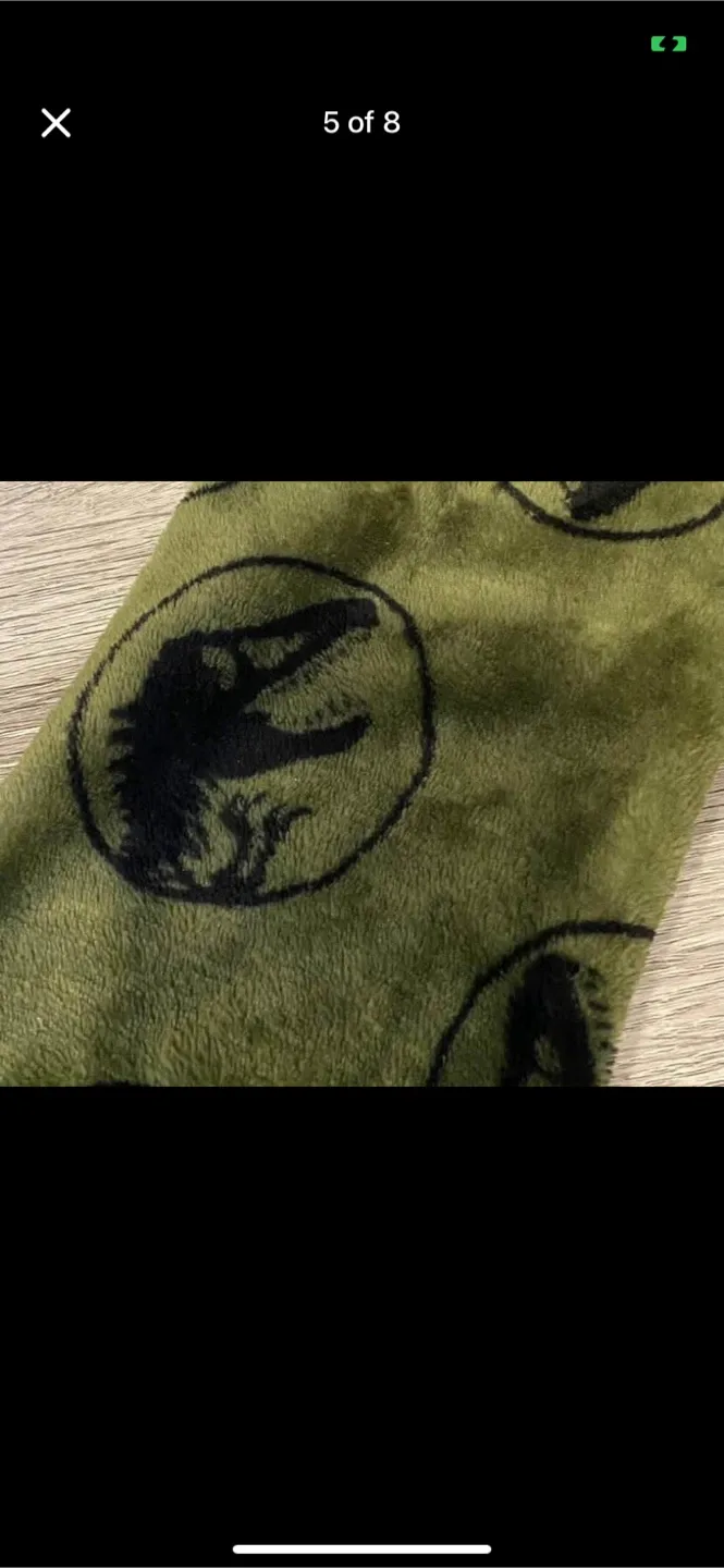 LIKE NEW Jurassic World Kids' Bath Robe - Size M/M(8) image indicator(9)