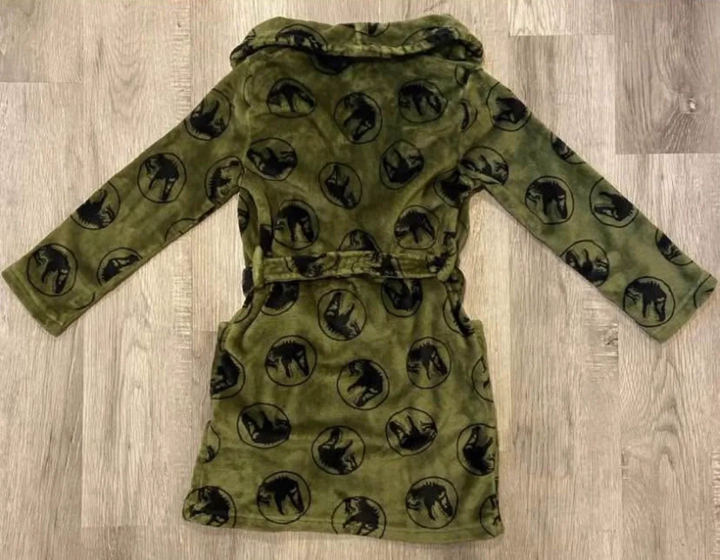 LIKE NEW Jurassic World Kids' Bath Robe - Size M/M(8) image indicator(8)
