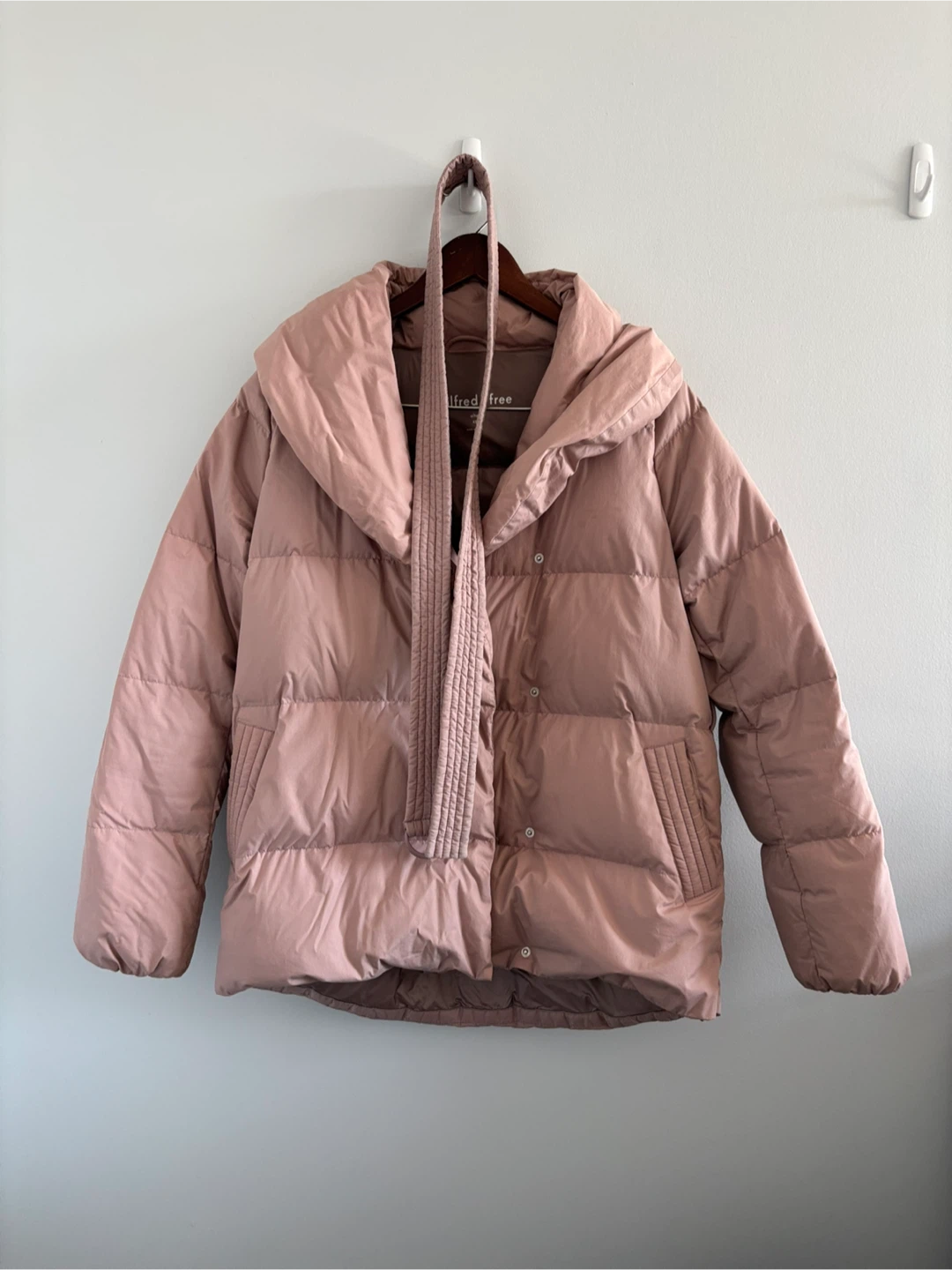 Aritzia Wilfred Free | Dusty Pink Belted Puffer Coat - XS