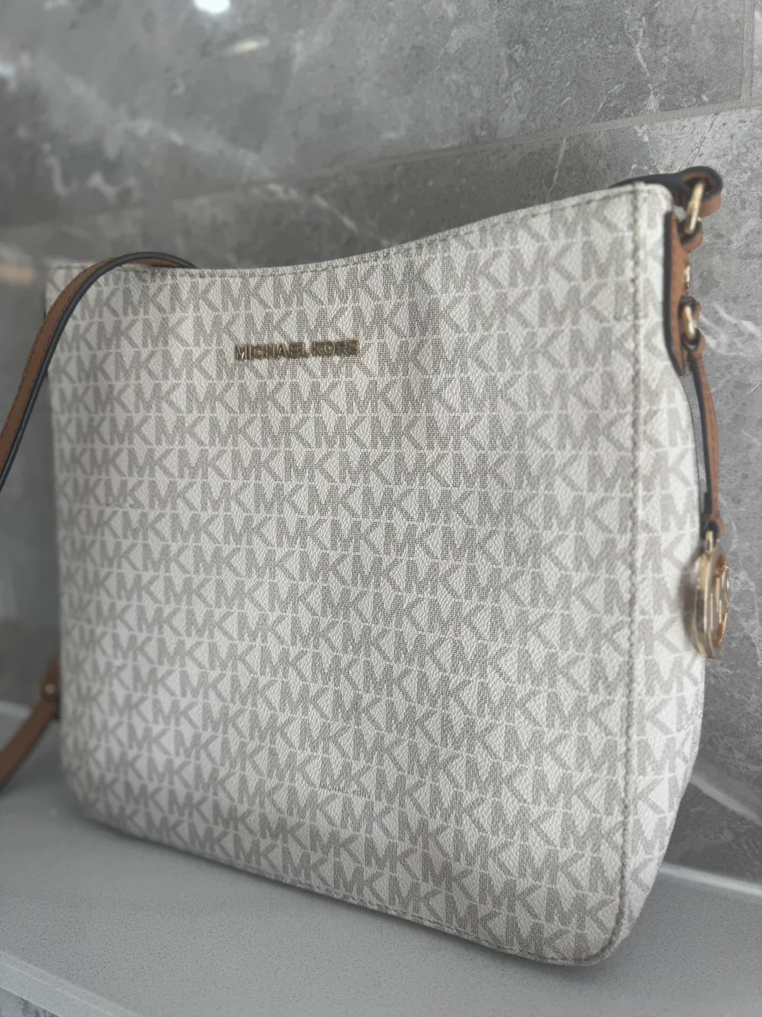 Michael Kors Crossbody Bag image indicator(3)