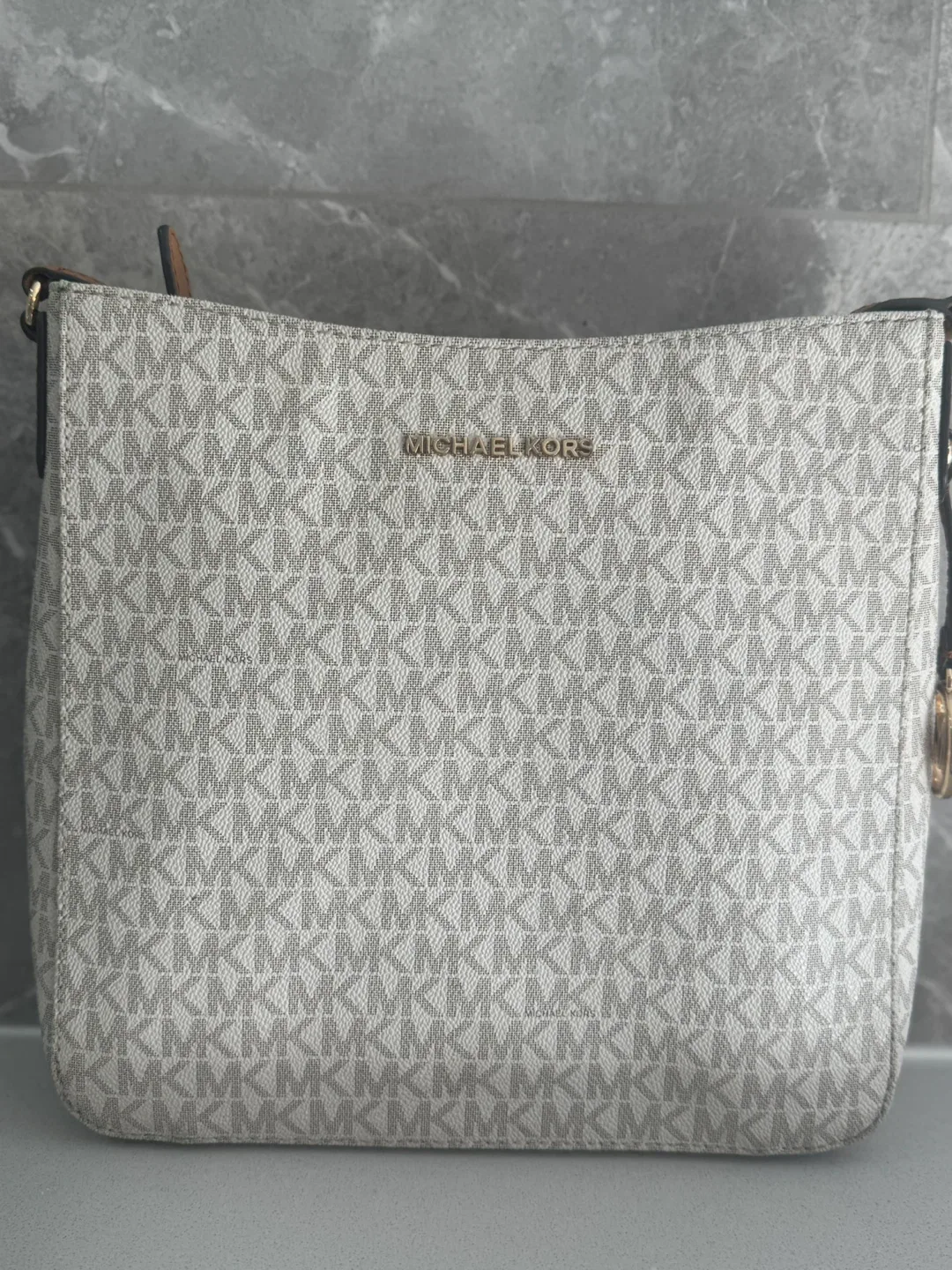 Michael Kors Crossbody Bag image indicator(5)