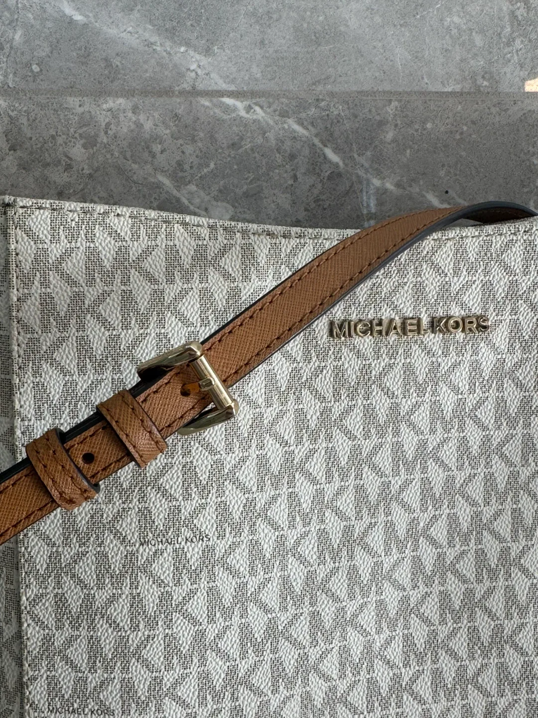 Michael Kors Crossbody Bag image indicator(6)