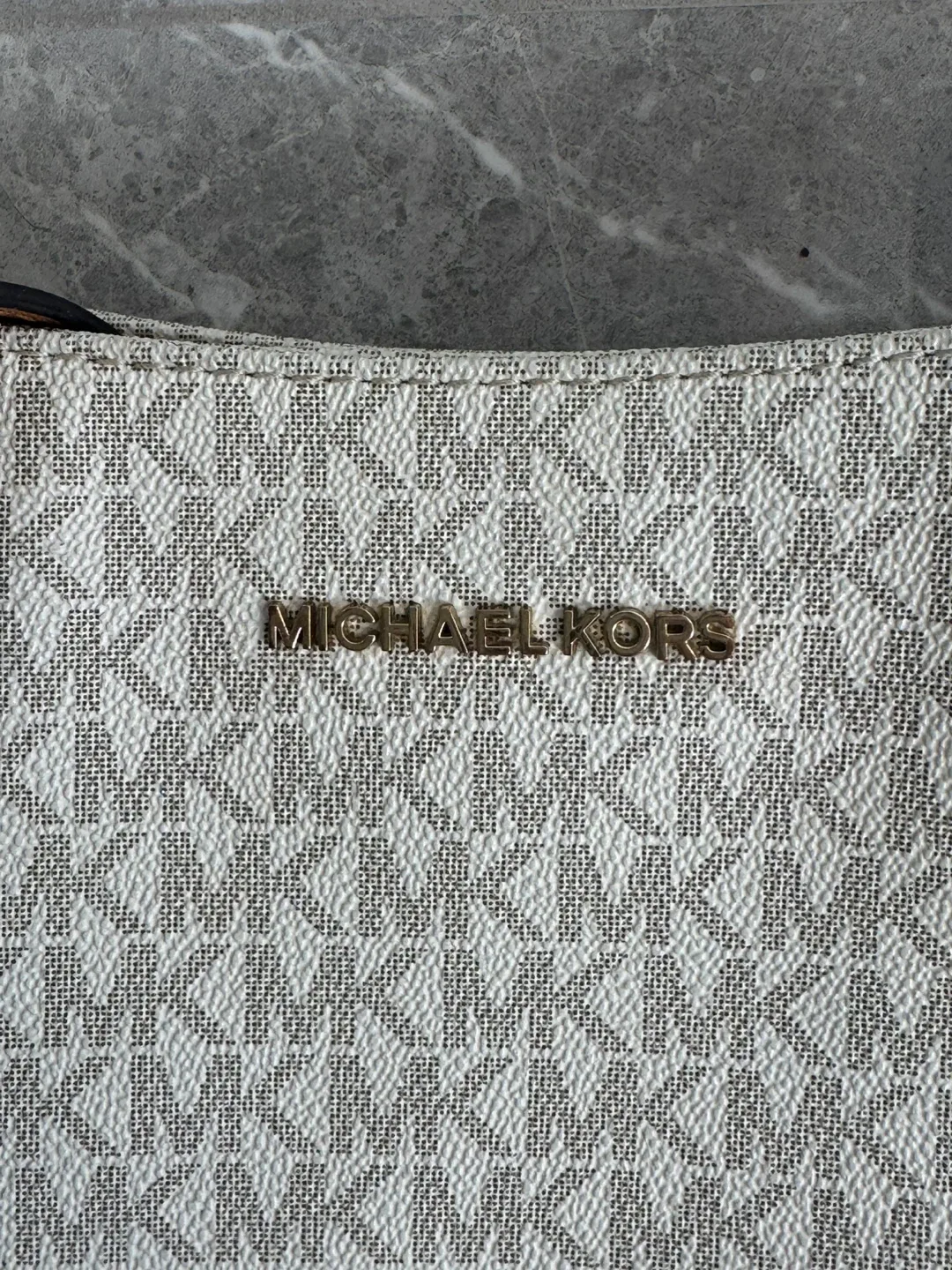 Michael Kors Crossbody Bag image indicator(7)