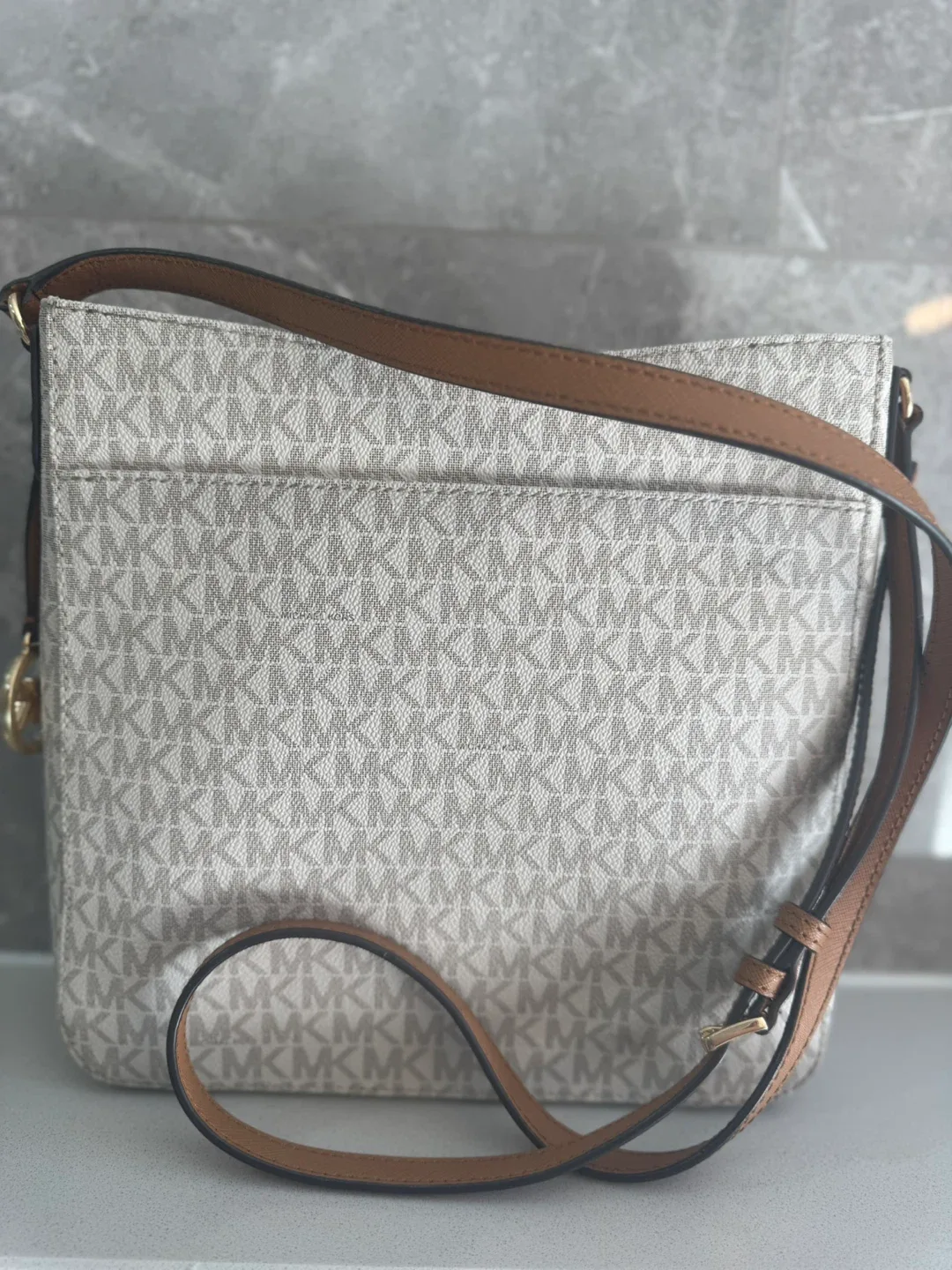 Michael Kors Crossbody Bag image indicator(8)
