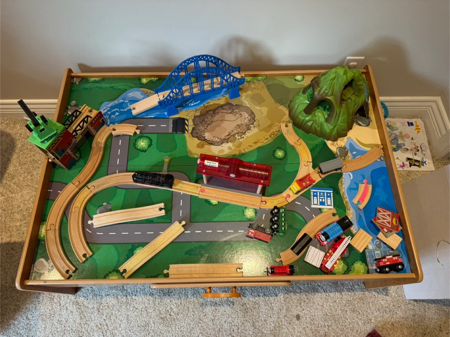 Train Table with Accessories image indicator(2)