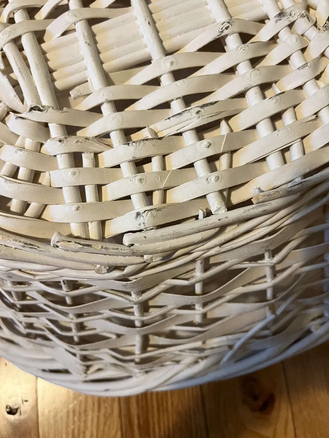 White Wicker Basket with Liner image indicator(5)