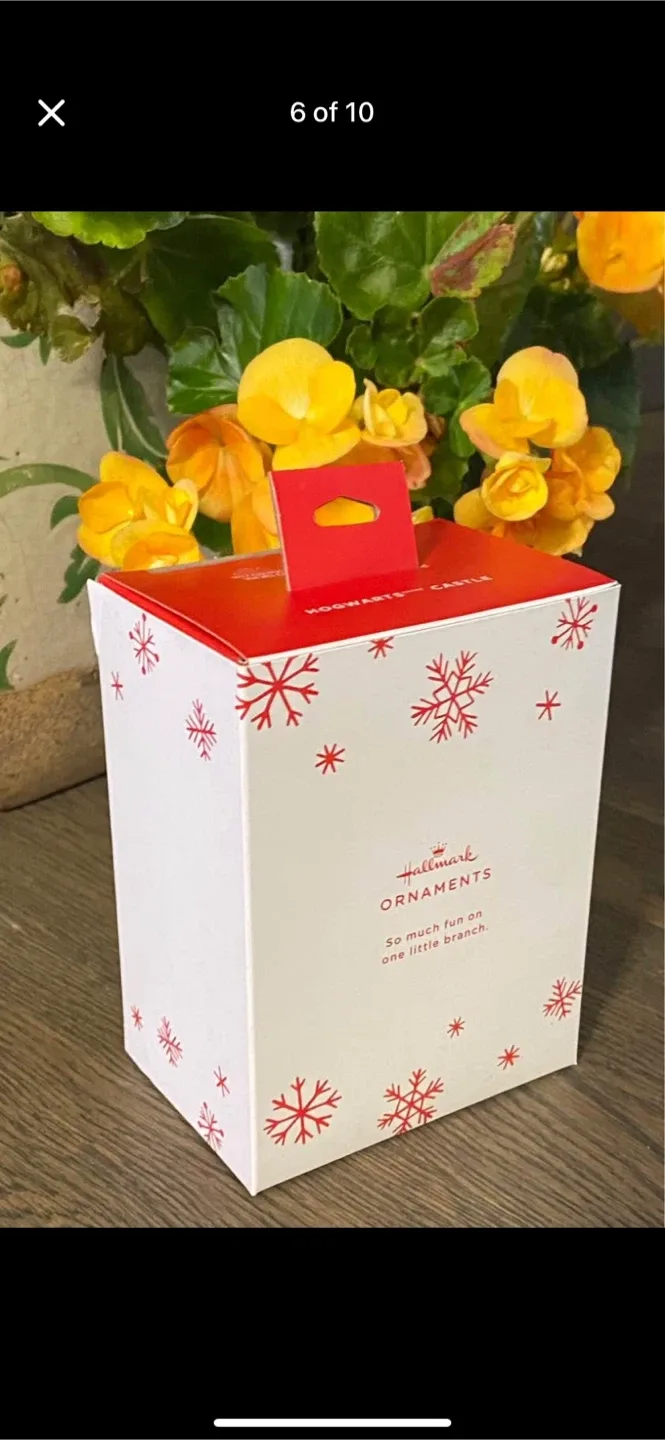 NEW: Hallmark Harry Potter Hogwarts Castle Ornament - New image indicator(5)