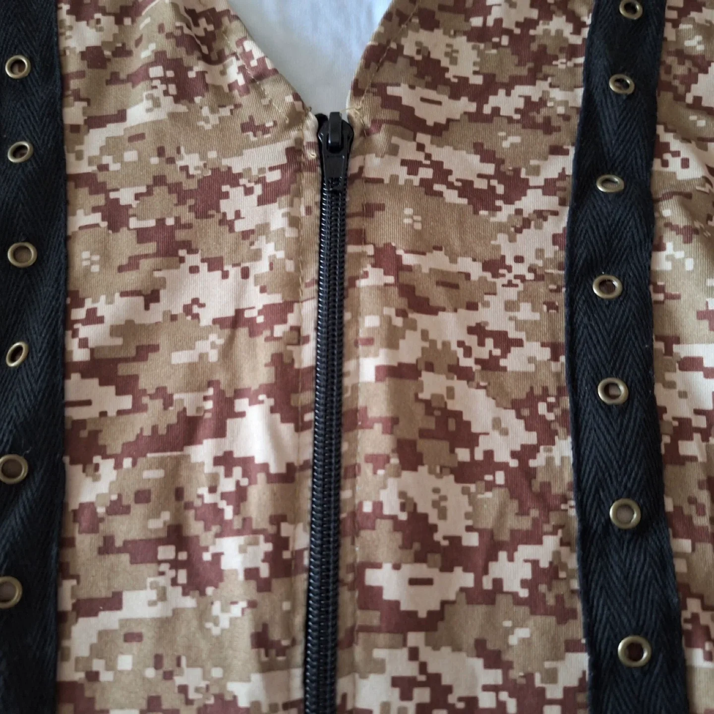 Spirit Halloween Costume - Camouflage image indicator(2)