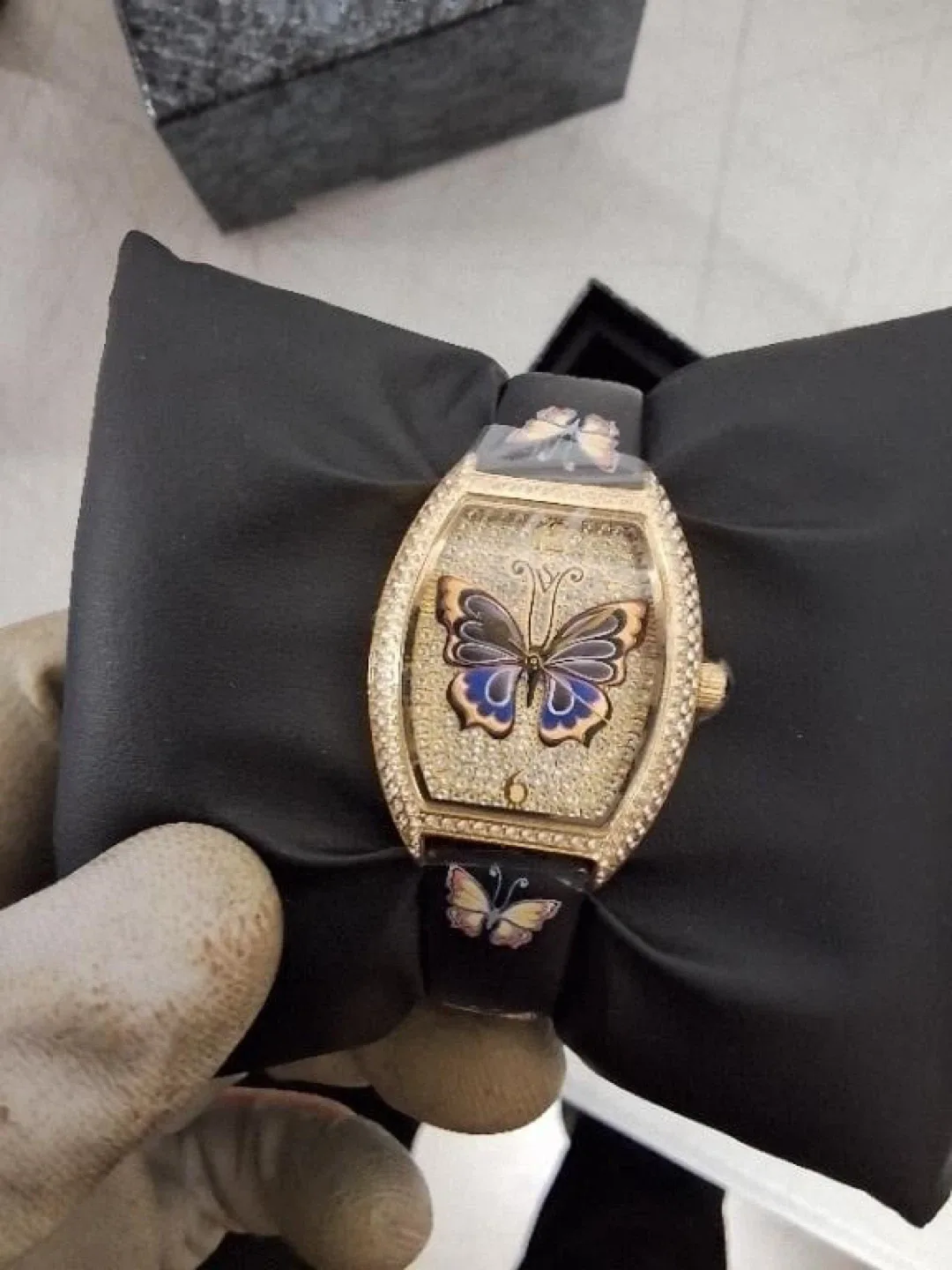 Christian Van Sant Women's Watch with Butterfly Design image indicator(4)