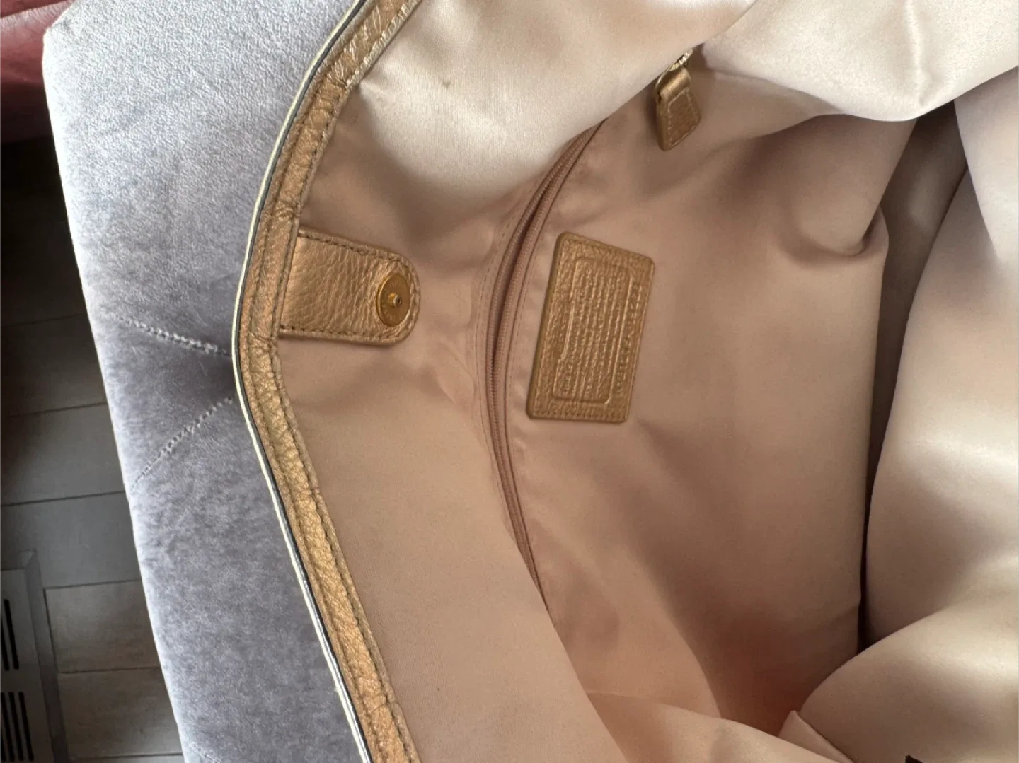 Coach Beige/Gold Tote Bag image indicator(3)