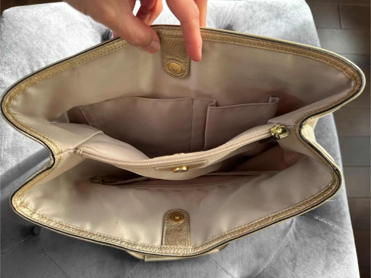 Coach Beige/Gold Tote Bag image indicator(4)