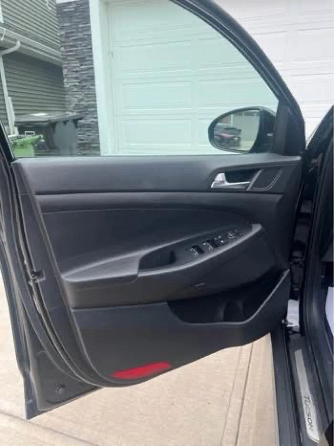 Hyundai Tucson - Black SUV image indicator(5)