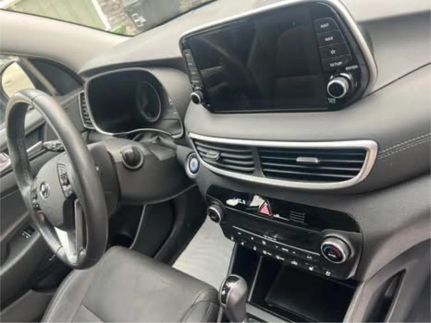 Hyundai Tucson - Black SUV - photo 3