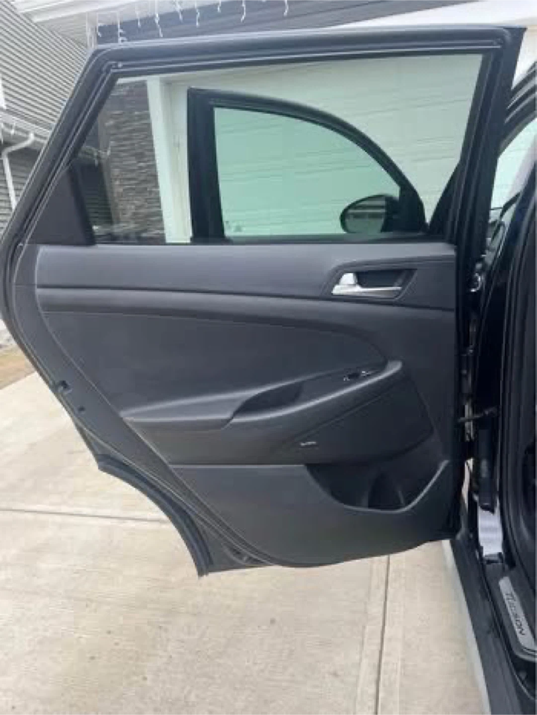 Hyundai Tucson - Black SUV - photo 2