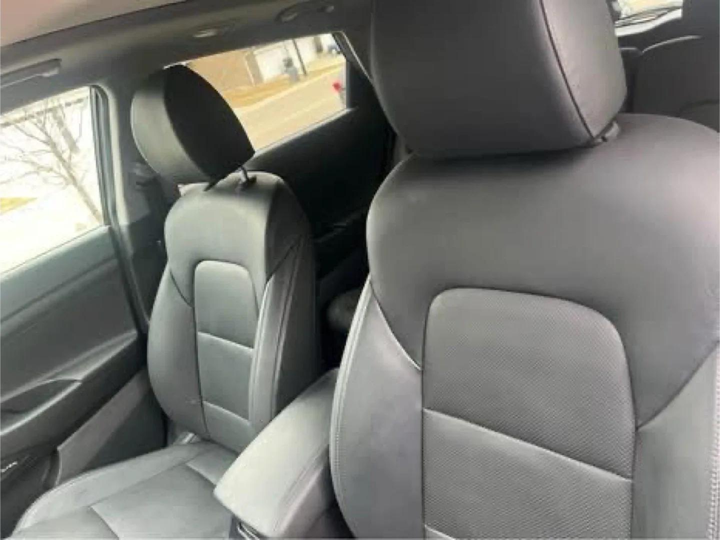 Hyundai Tucson - Black SUV image indicator(8)