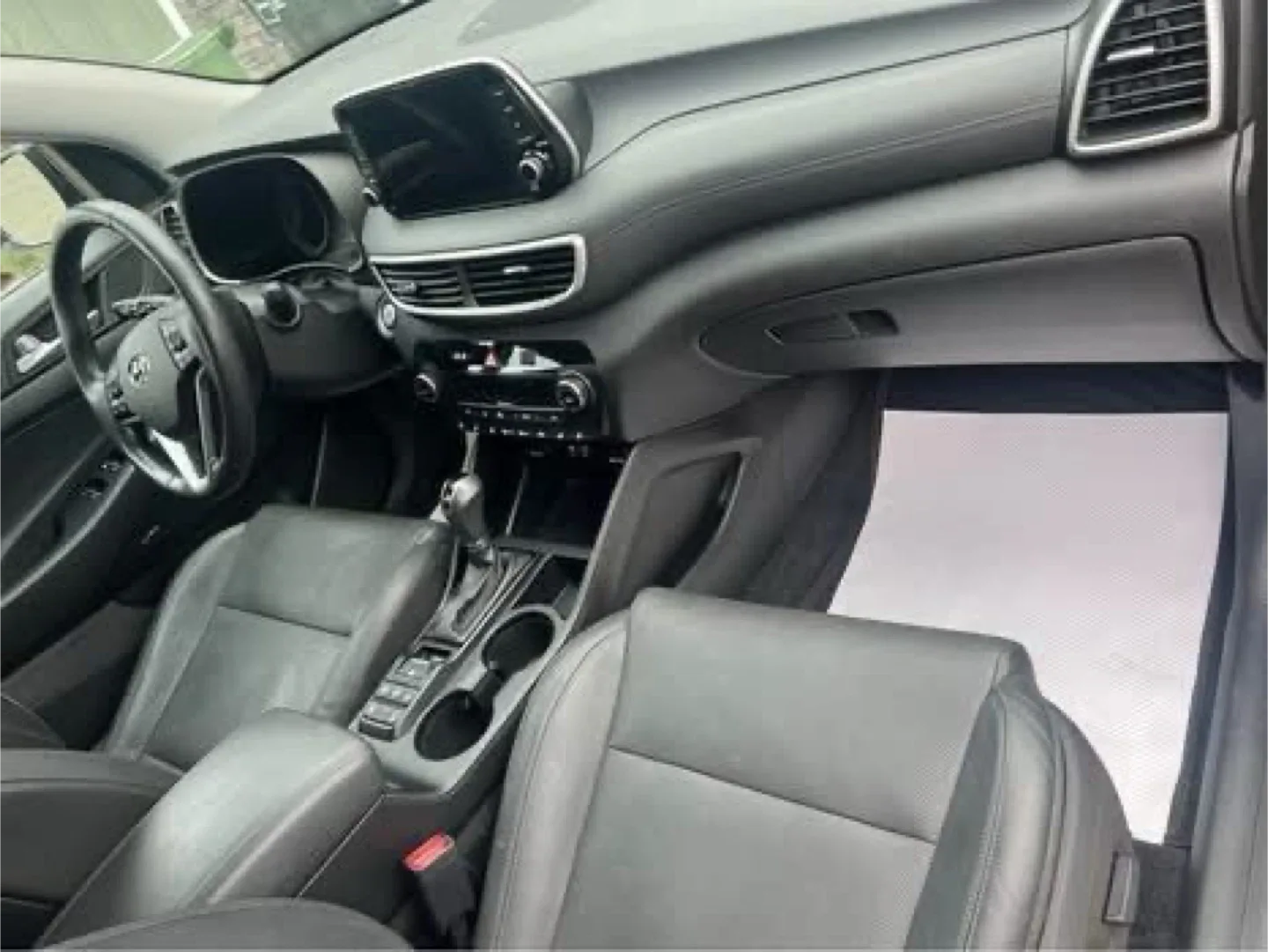 Hyundai Tucson - Black SUV image indicator(7)