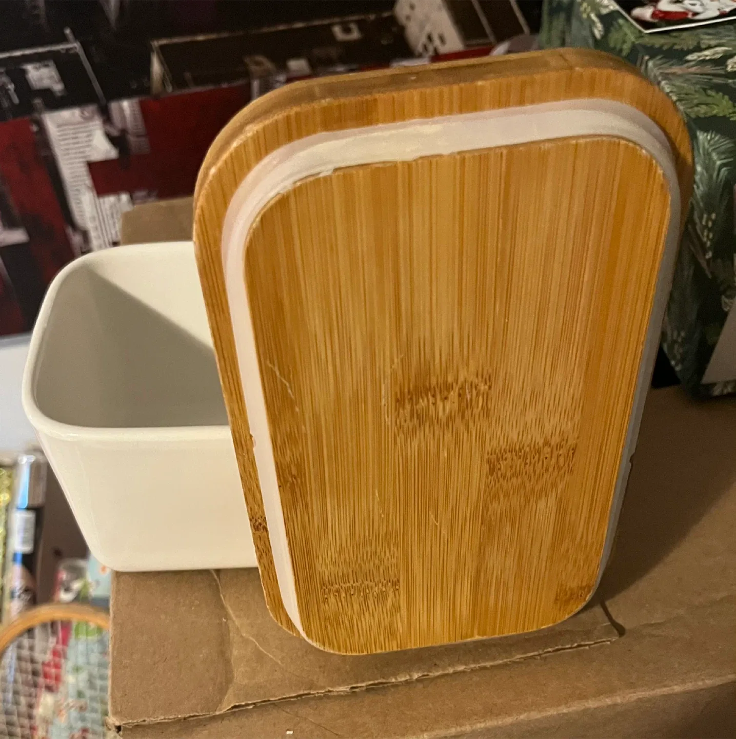 Butter White Ceramic Container with Bamboo Lid image indicator(2)