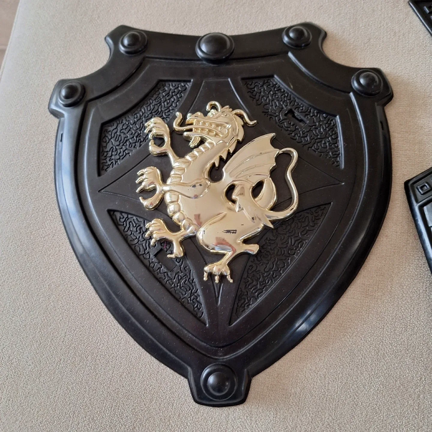 Dragon Knight Shield and Armor Set image indicator(2)